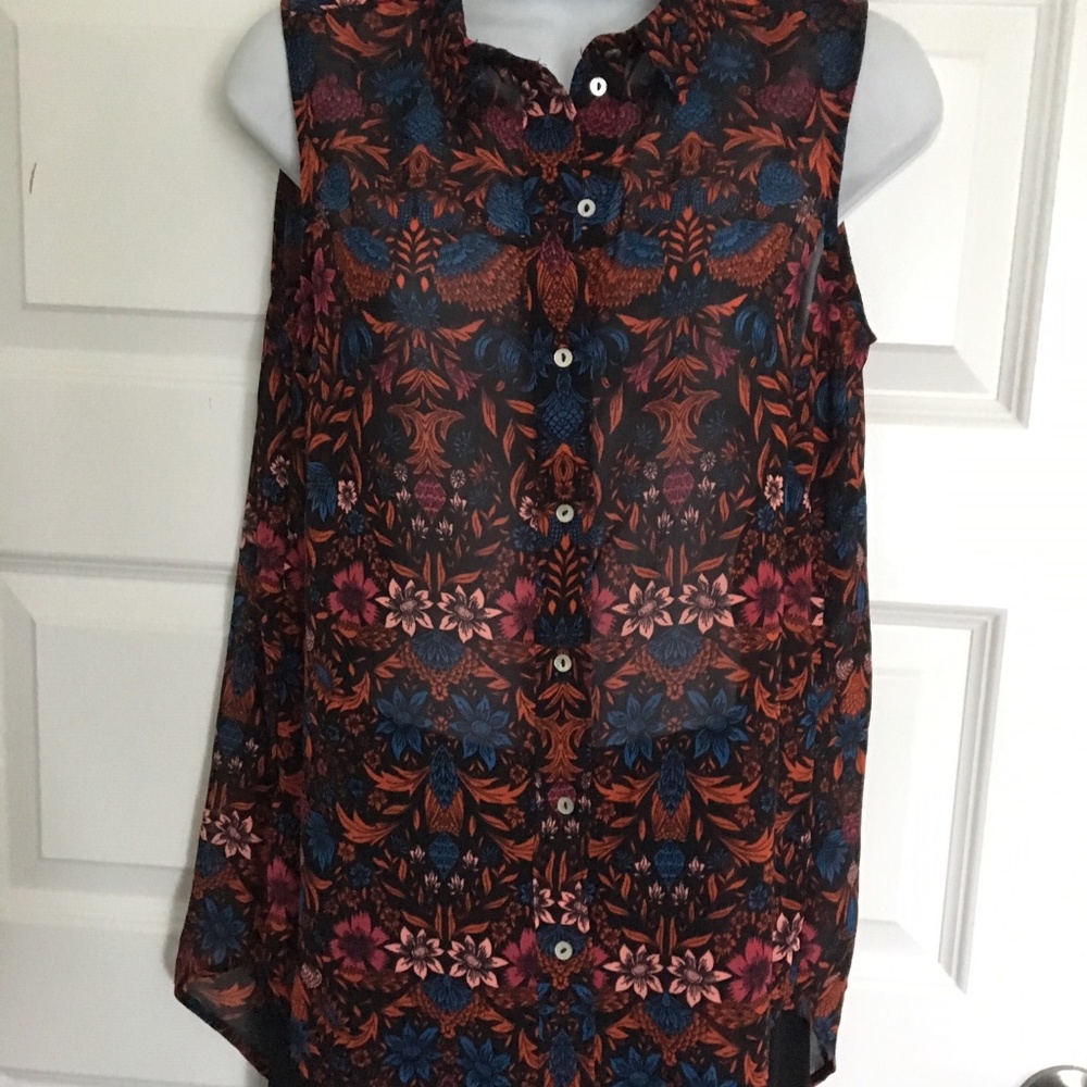 SLEEVLESS HIGH-LOW BLOUSE